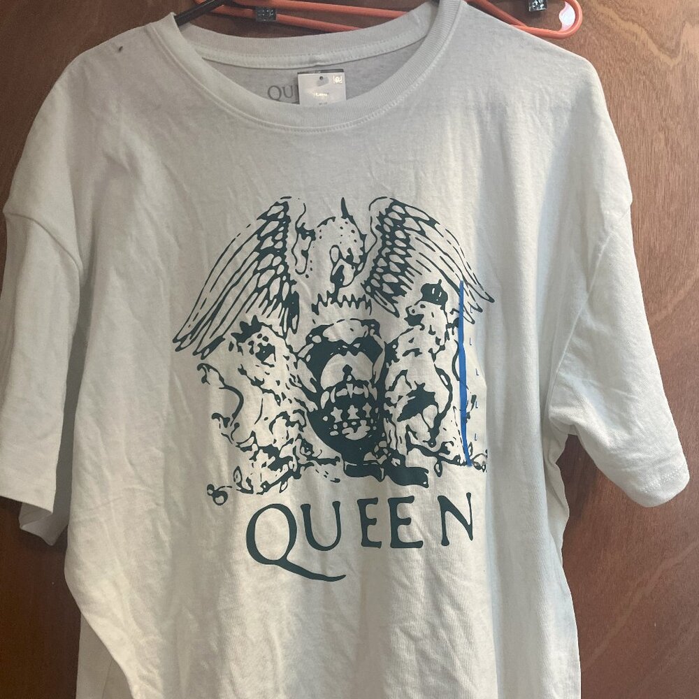 Men's size L Queen White Shirt NWT